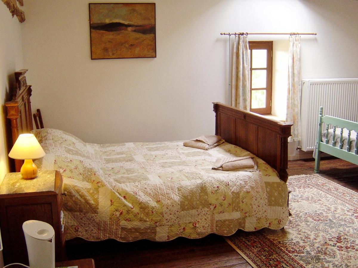 Les Trois Chenes Bed & Breakfast Videix Room photo